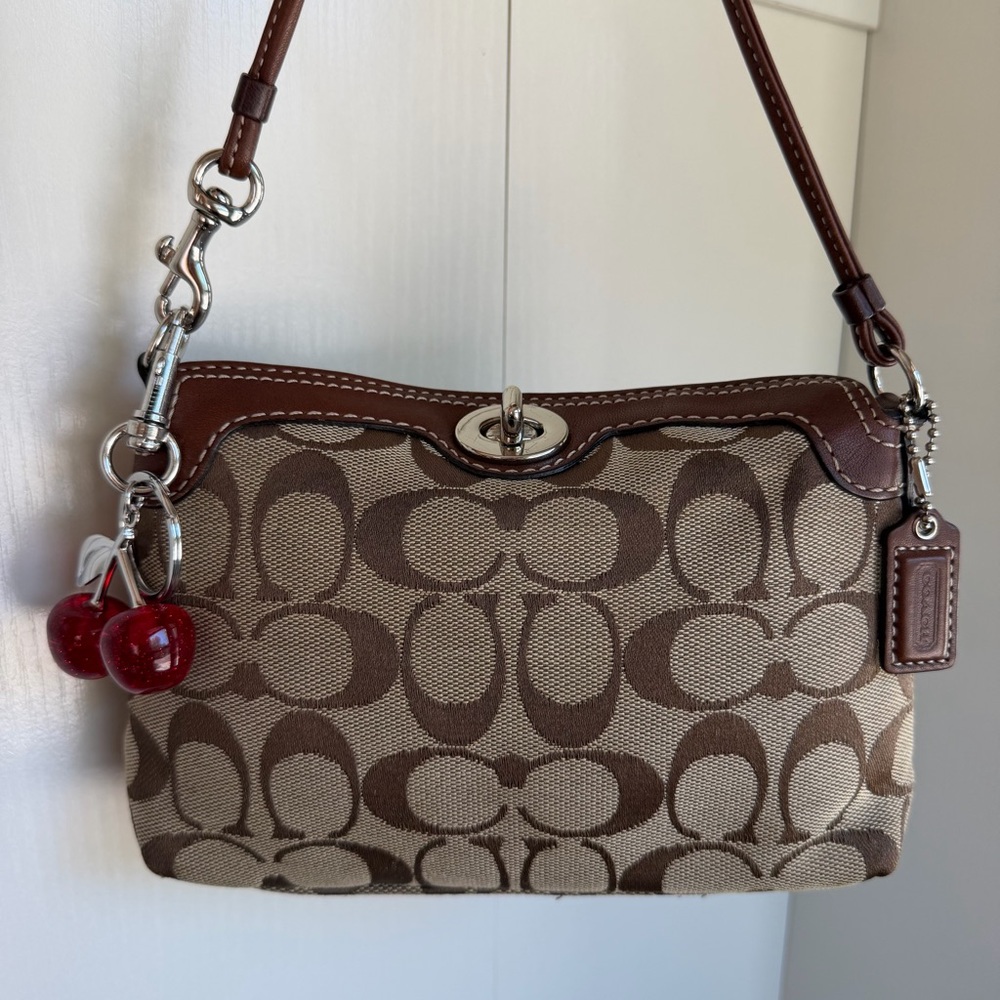 Coach Y2K Signature C's Turnlock in Pink Wristlet
Pouch - Picture 2 of 10